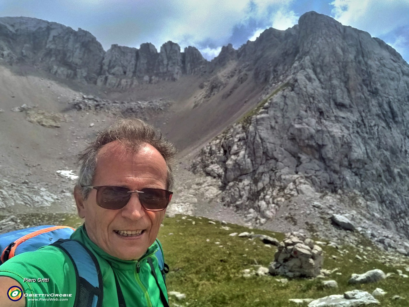 44 Da quota 2193 m oltre il Passo di Corna Piana , spettacolare vista sul roccioso versante nord d'Arera (2512 m).jpg